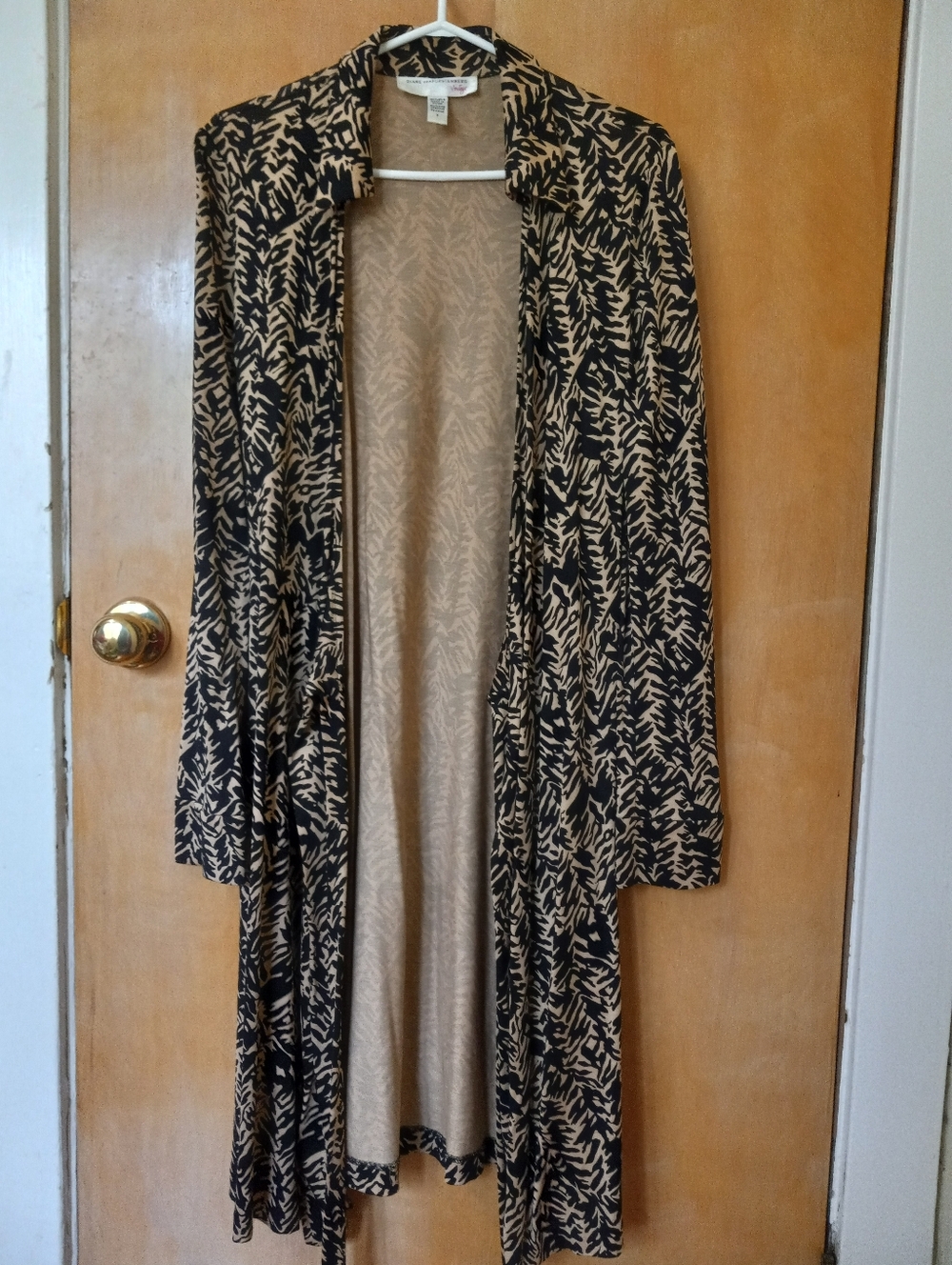 Diane Von Furstenberg Black and Tan Abstract Leaf-Print Wrap Silk Dress 8